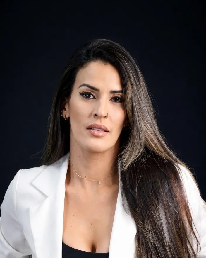 Malu Couto de blazer branco